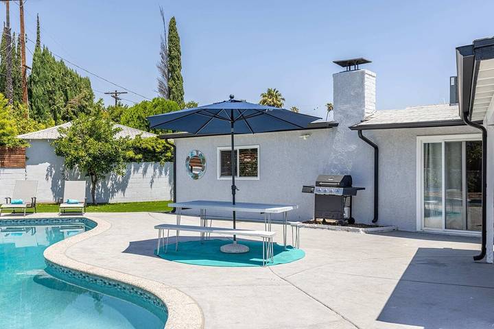 Villa pour 16 personnes, avec jardin ainsi que piscine et balcon, animaux acceptés à Los Angeles - 2