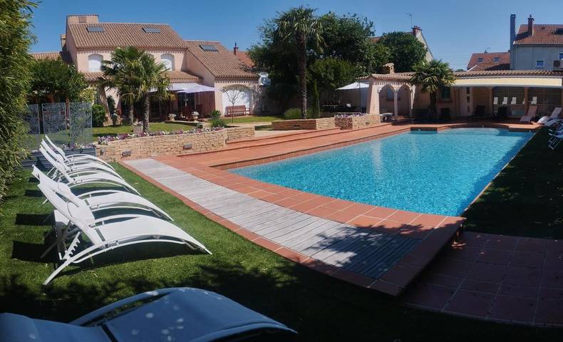 Chambre d’hôte pour 2 personnes, avec Terrasse ainsi que Jardin et Piscine