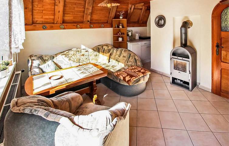 Gemütliches Strand-Apartment mit TV, Parkplatz, Terrasse und Küche in Neu Canow, Wustrow (Mecklenburgische Seenplatte)