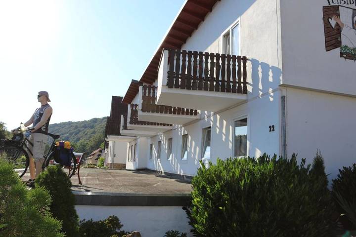 Ferienwohnung für 2 Personen, mit Terrasse und Garten sowie Ausblick
