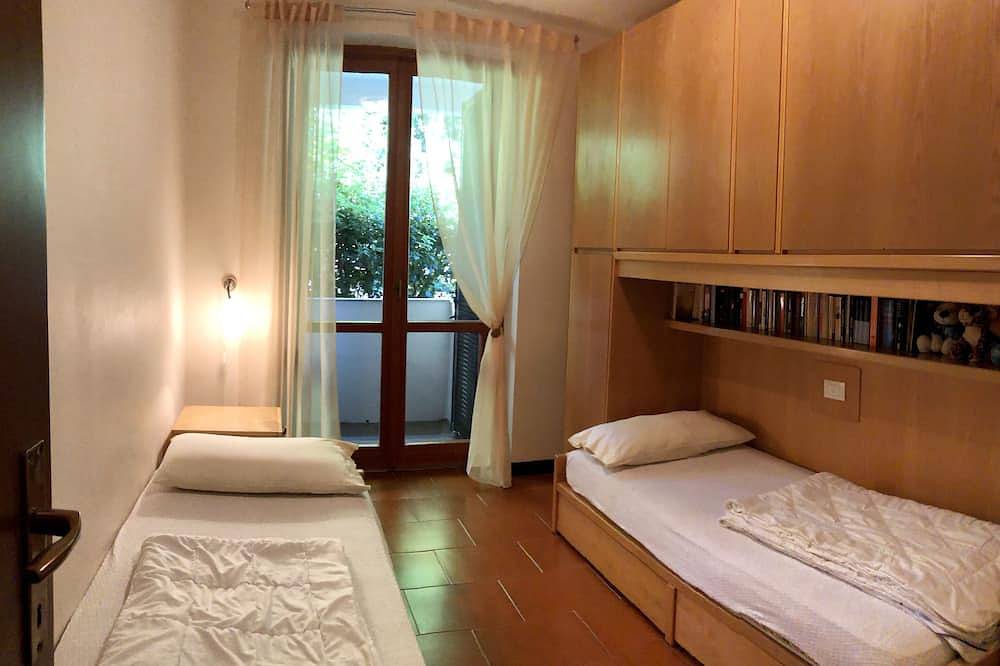 Geheel appartement, 85sqm holiday flat, in a park , close to the sea in Ospedaletti, Ospedaletti Gemeente