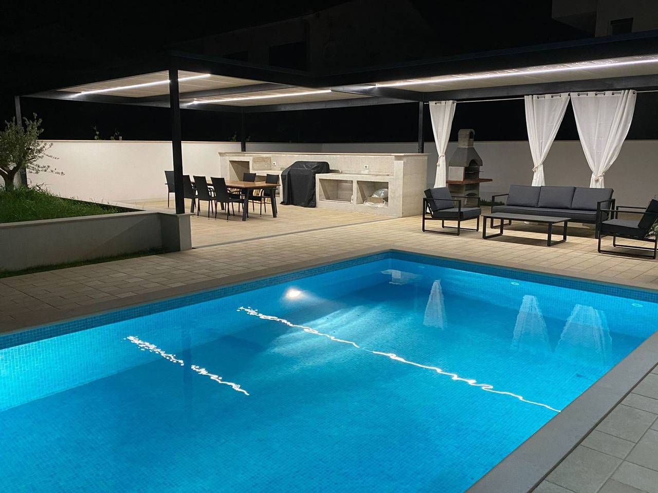 "Suzy" mit privatem Pool in Medulin Stadt, Medulin