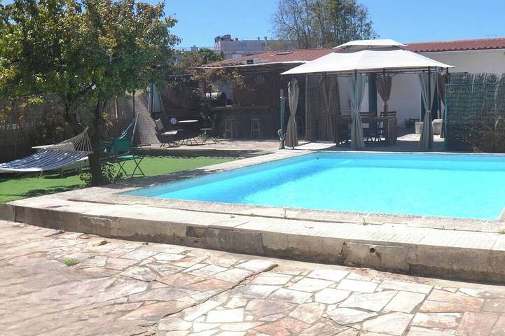 Gîte pour 6 personnes, avec Terrasse et Piscine dans Mem Martins