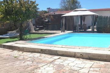 Gîte pour 6 personnes, avec piscine dans Mem Martins