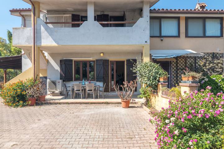 Villa per 10 persone, con giardino, con animali domestici a San Teodoro