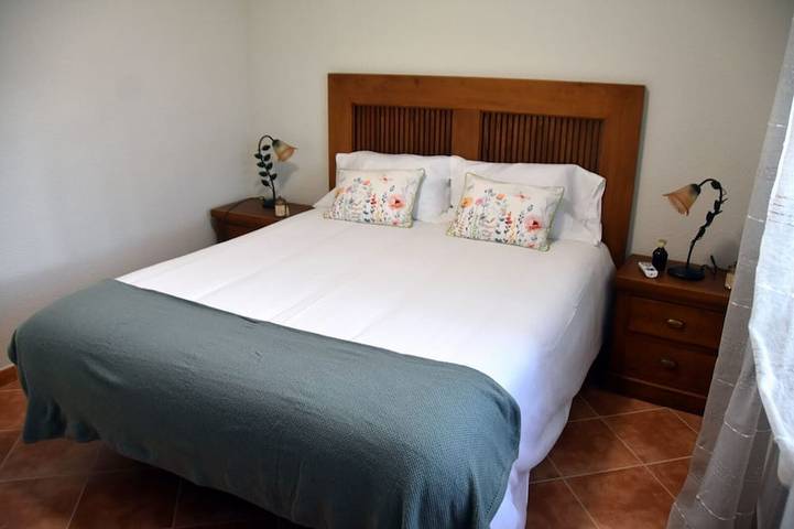 Resting place with swimming pool, garden, Bbka. Fluvial Beach. Toledo and Puy Du Fou in Escalona, Toledo Province