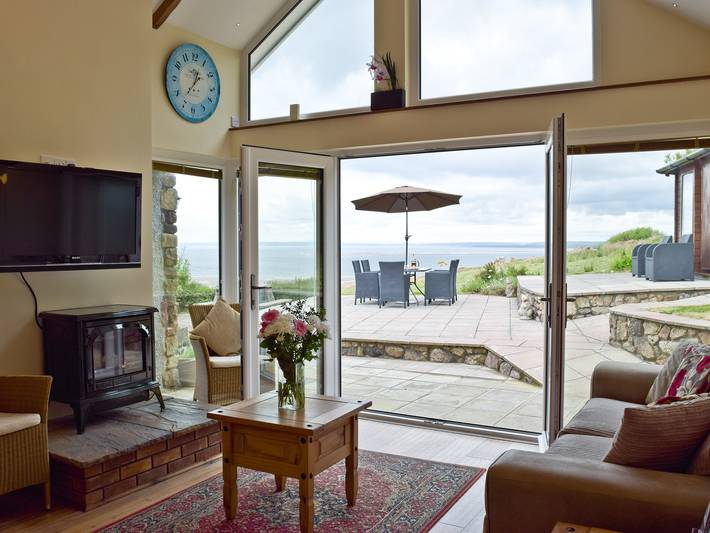 Log cabin for 5 people, with garden in Gower
