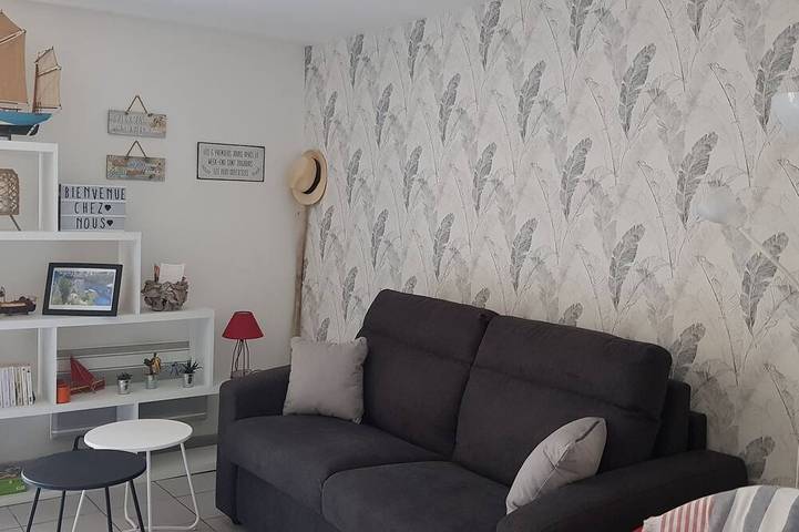 Entire apartment, Apartment with garden by the sea in Marseille, Marseille region