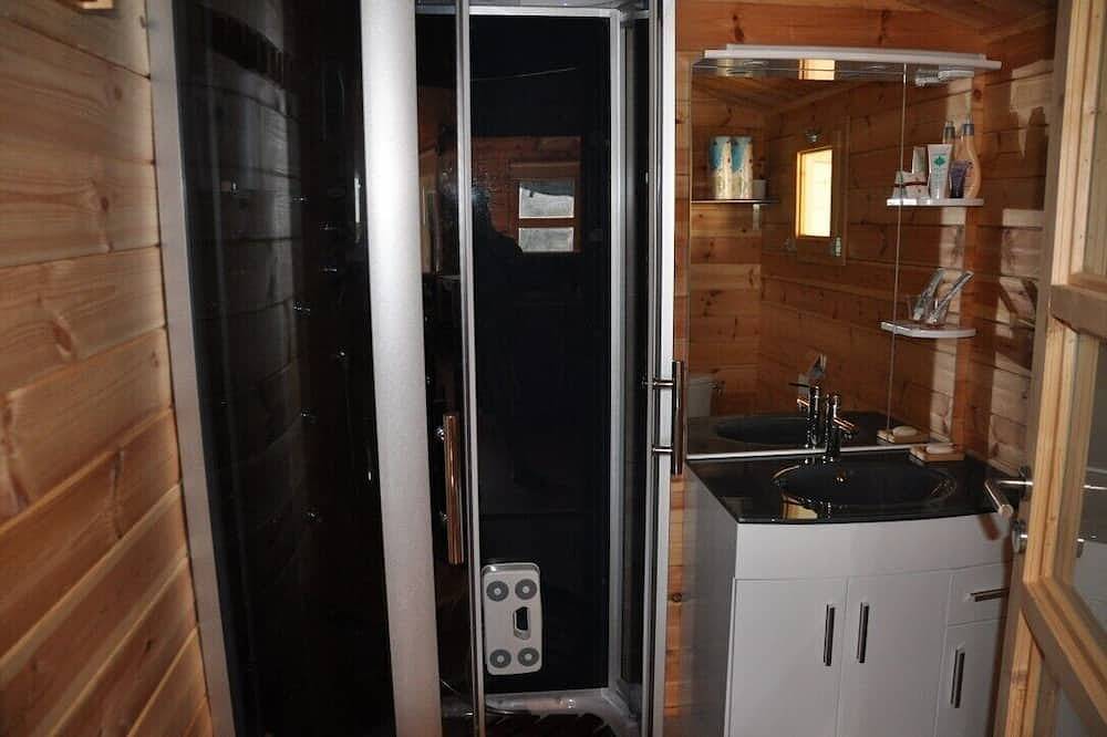 T1bis/Chalet climatisé 30m², 2 pers  piscine10x5m, terrain de pétanque. in Draguignan, Région de Draguignan
