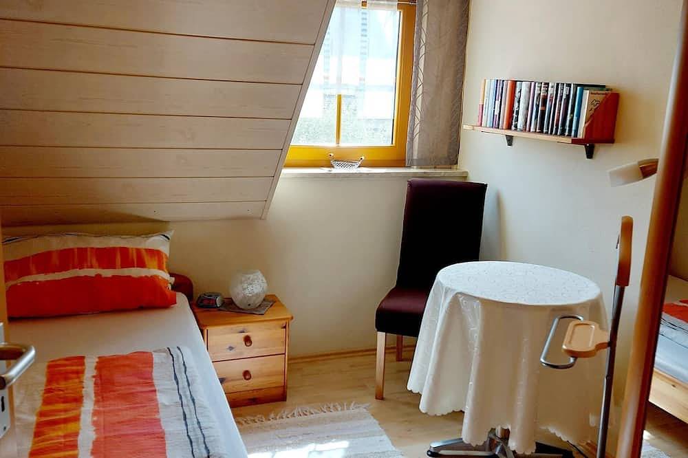 Ganze Wohnung, Ferienwohnung für 5 Personen mit Balkon in Moosbach, Naturpark Nördlicher Oberpfälzer Wald
