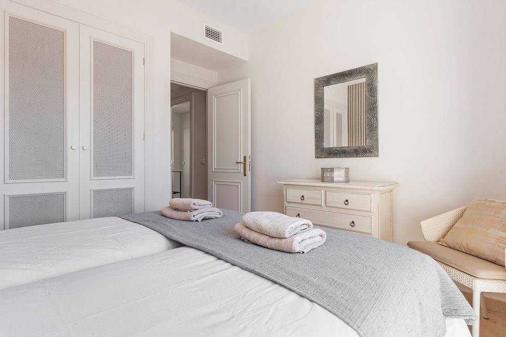La Quinta Hills Penthouse with Rooftop Terrace in Val de Guadalmina, Benahavís