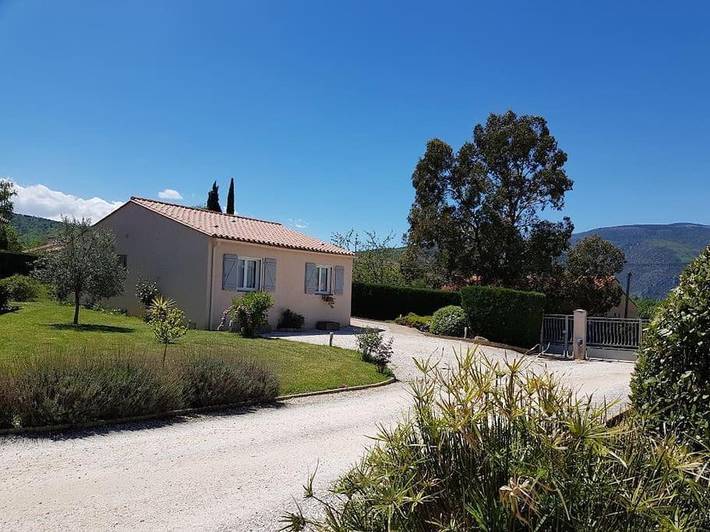 Gîte pour 4 personnes, avec terrasse ainsi que jardin et piscine - 1