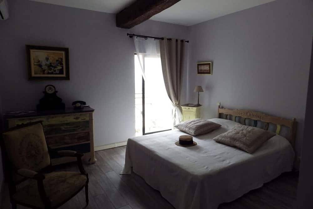 Le Clos des Aramons. in Bernis, Côte méditerranéenne (France)
