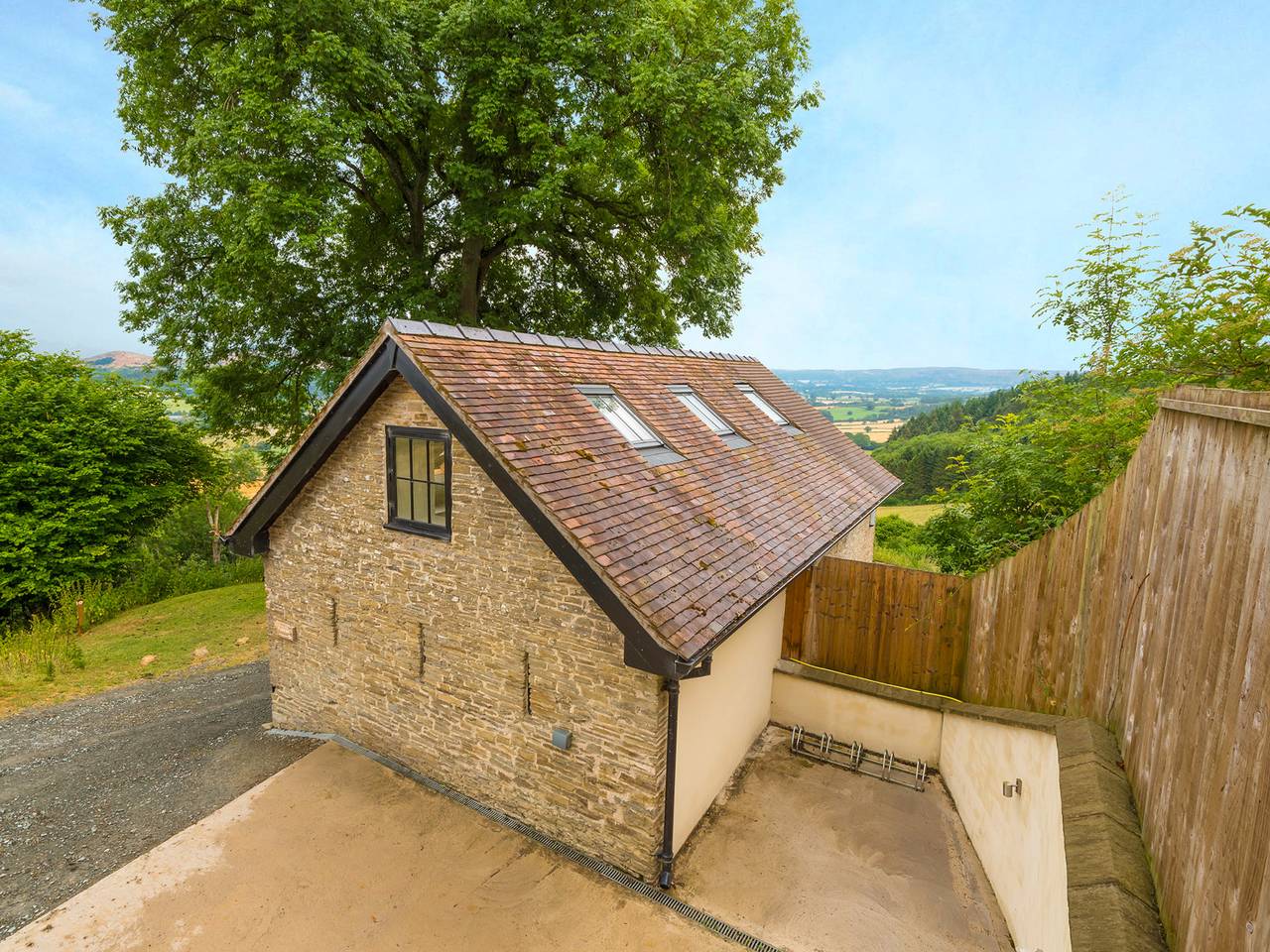 Bishop's Castle Barn in Shropshire Hills