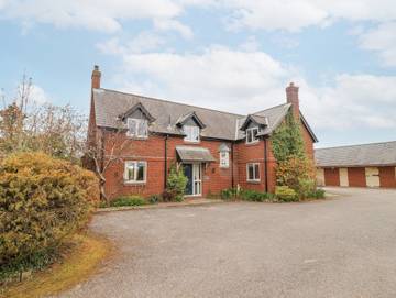 Log Cabin for 10 People in Coddington, Cheshire, Photo 3