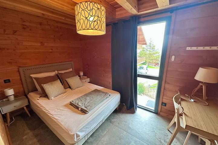 Gîte pour 12 personnes, avec jardin et terrasse dans Office De Tourisme La Toussuire - 2