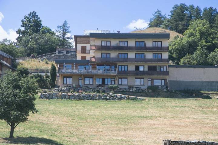 Hôtel pour 3 personnes, avec terrasse ainsi que jardin et vue