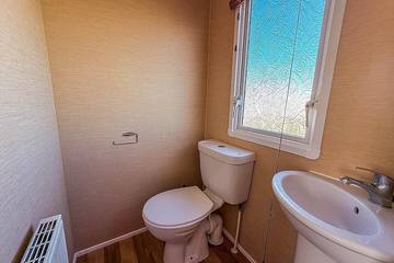 Static Caravan for 6 People in Waveney District, Suffolk, Photo 3