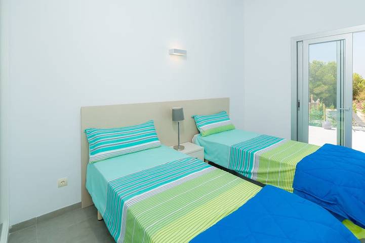 Finca für 6 Personen, mit Terrasse und Garten in Cala Mendia - 4