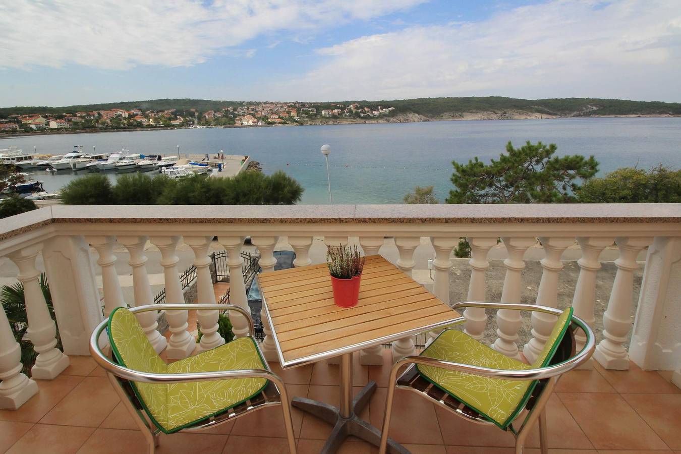 Ganze Ferienwohnung, Apartment Villa Tiha-10m vom Strand, Meerblick in Silo (Krk), Krk