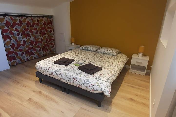 Gîte pour 4 personnes, avec jardin ainsi que piscine et terrasse à Balanzac - 3