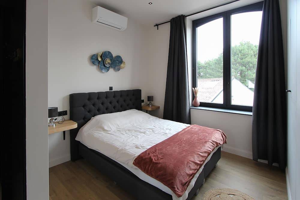 House of station master voiture 30 in Sijsele, Damme (Belgien)