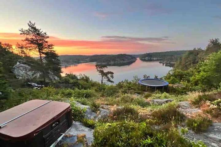 Feriehus for 6 personer, Balkong og Jacuzzi i tillegg til Terrasse og Hage i Lillesand 