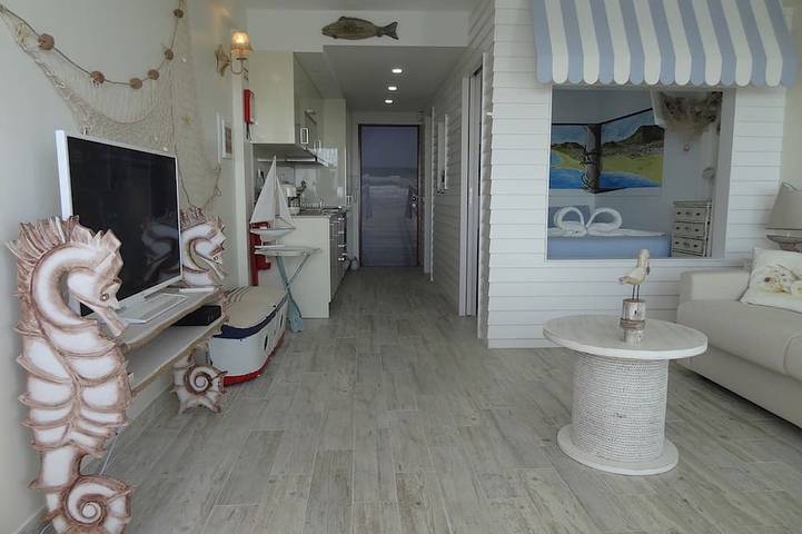 Appartement entier, Lingon Silver Apartment, Wifi, AC, balcon in Praia da Califórnia, Sesimbra