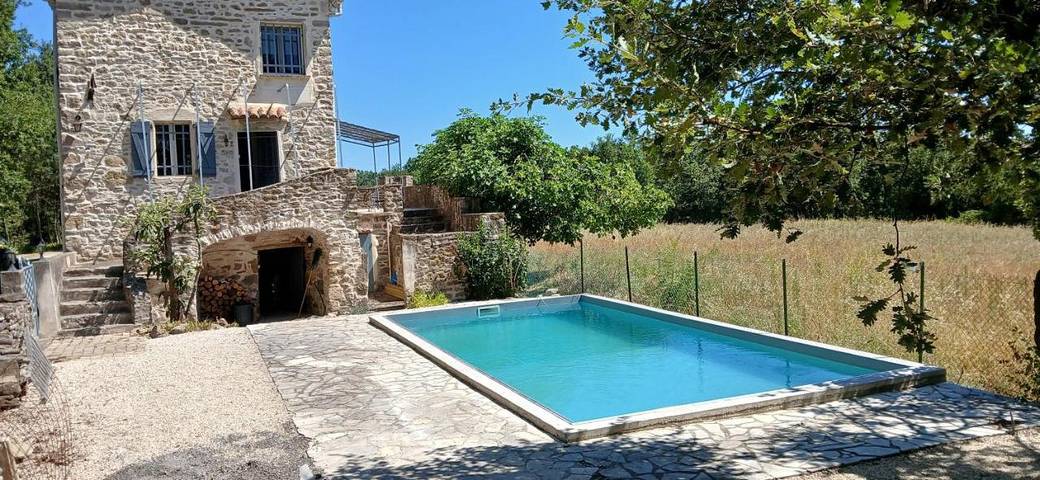 Location de vacances pour 4 personnes, avec vue ainsi que piscine et terrasse à Saint-Césaire-de-Gauzignan - 4