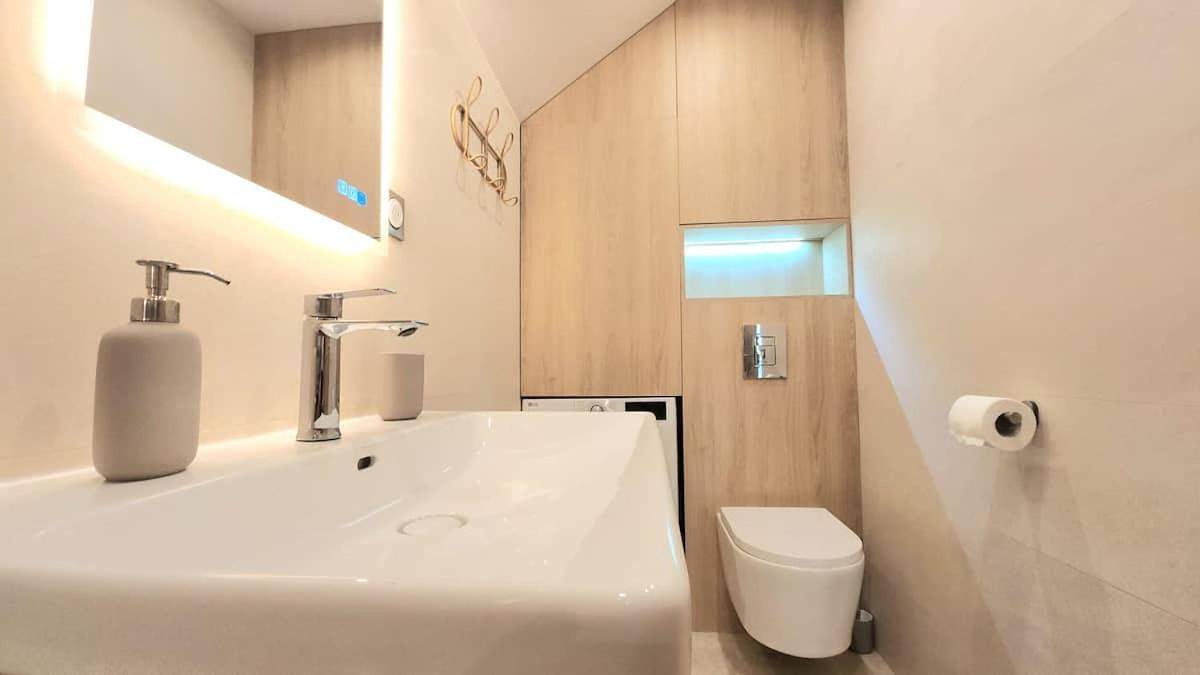 Appartement entier, Appartement de standing avec jacuzzi in Le Val, Région de Brignoles