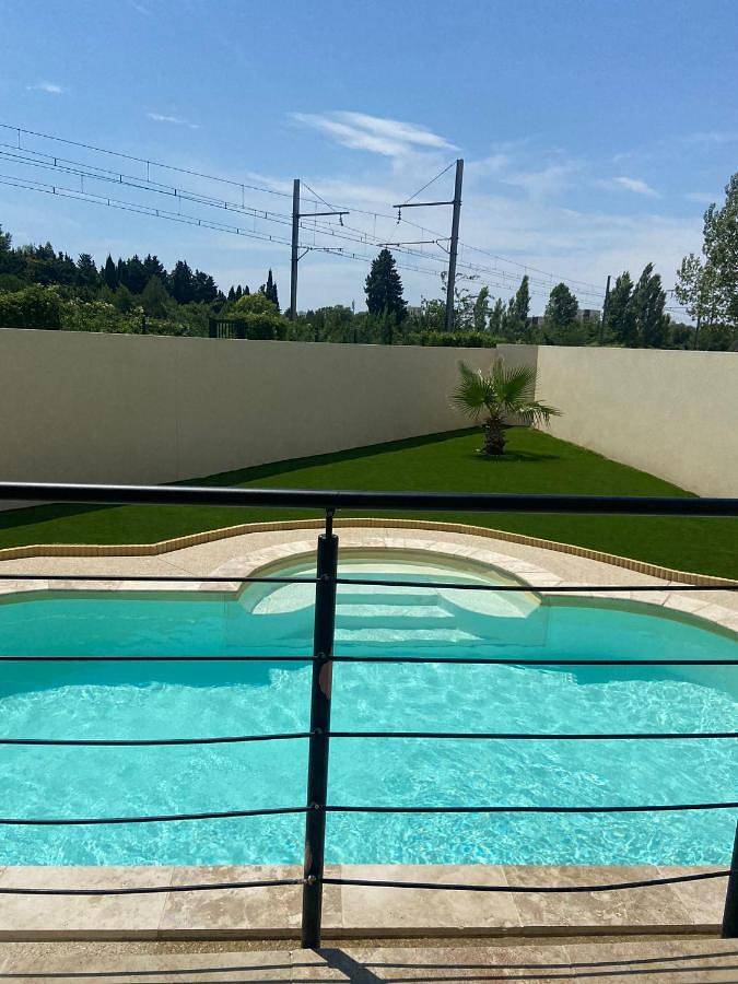Villa pour 9 personnes, avec jardin ainsi que piscine et terrasse, adapté aux familles à Avignon - 2