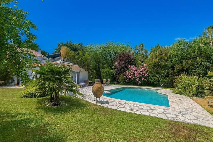 Appartement de vacances pour 2 personnes, avec jardin ainsi que vue et piscine