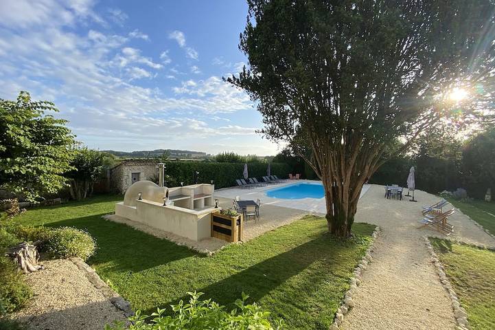 Location de vacances pour 10 personnes, avec jardin à Salles-Lavalette