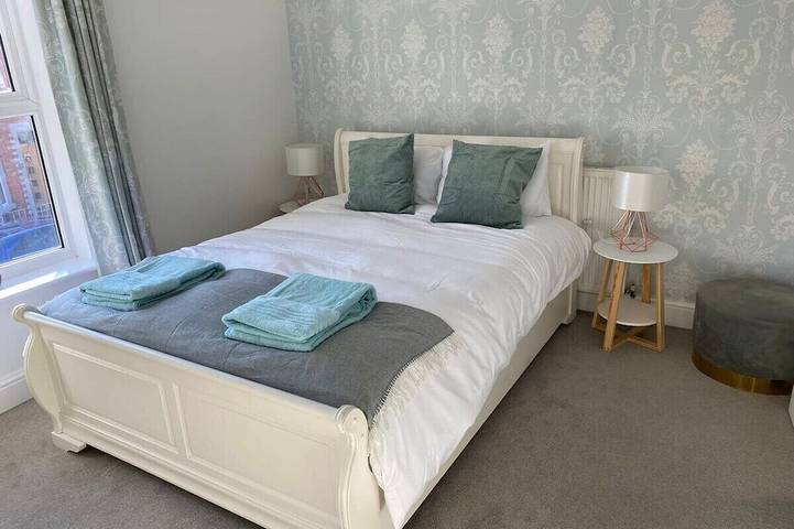 Tudor House by Stae-Homes in Gloucester (UK), Gloucestershire