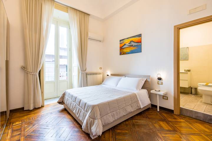Bed and breakfast for 2 people, with Balcony in Naples