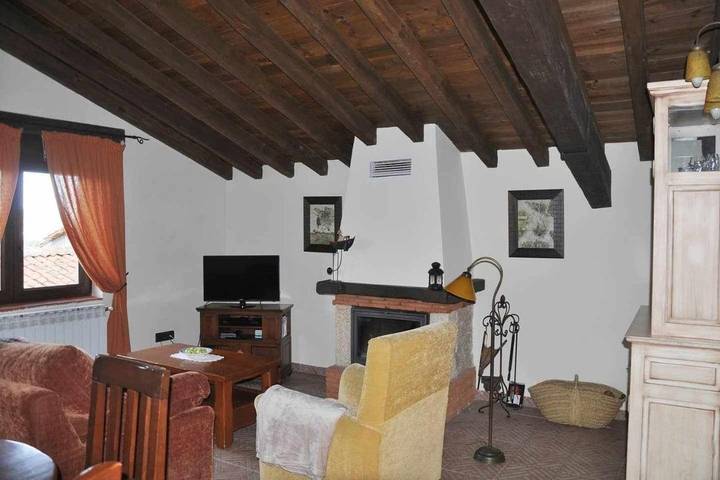 Casa rural para 4 personas, con Terraza además de Jacuzzi y Jardín en La Aldehuela - 2