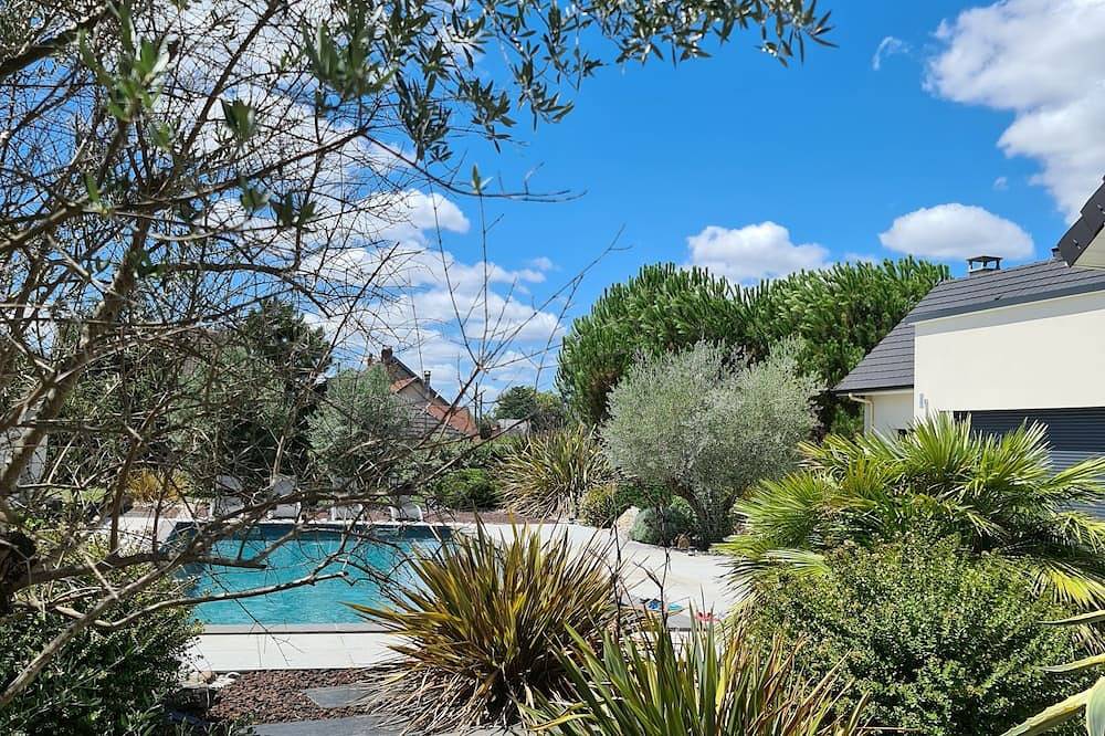 Entire apartment, Stay 2 people swimming pool in Brive-la-Gaillarde, Brive-la-Gaillarde region
