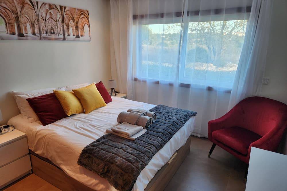 Casa Rogel: Private Heated Pool, Games, Wifi, Walk To Town, 5 Min Drive To Beach in Alcantarilha, Alcantarilha e Pêra