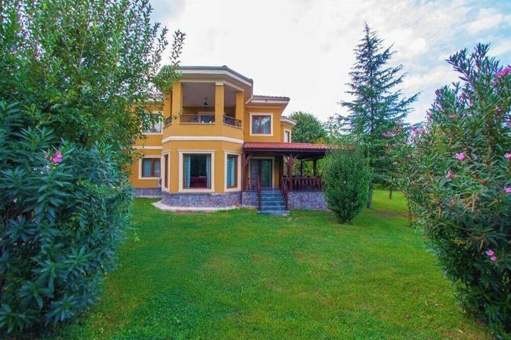Villa für 8 Personen, mit Pool und Garten in Sapanca