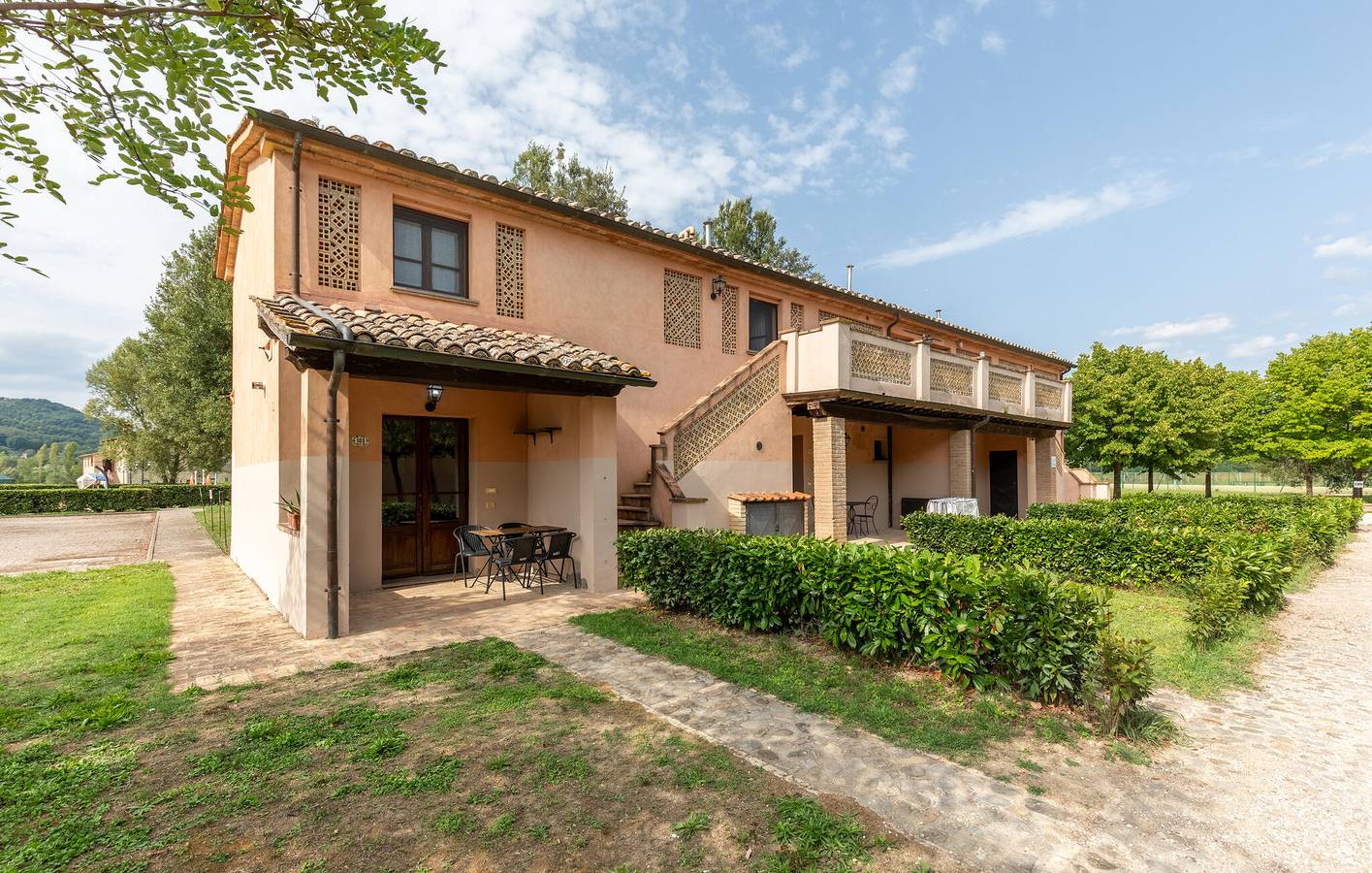 Apartamento vacacional entero, Apartamento con vistas al lago, piscina y aire acondicionado, a 2,5 km de Umbertide in Montone (Italia), Valtiberina