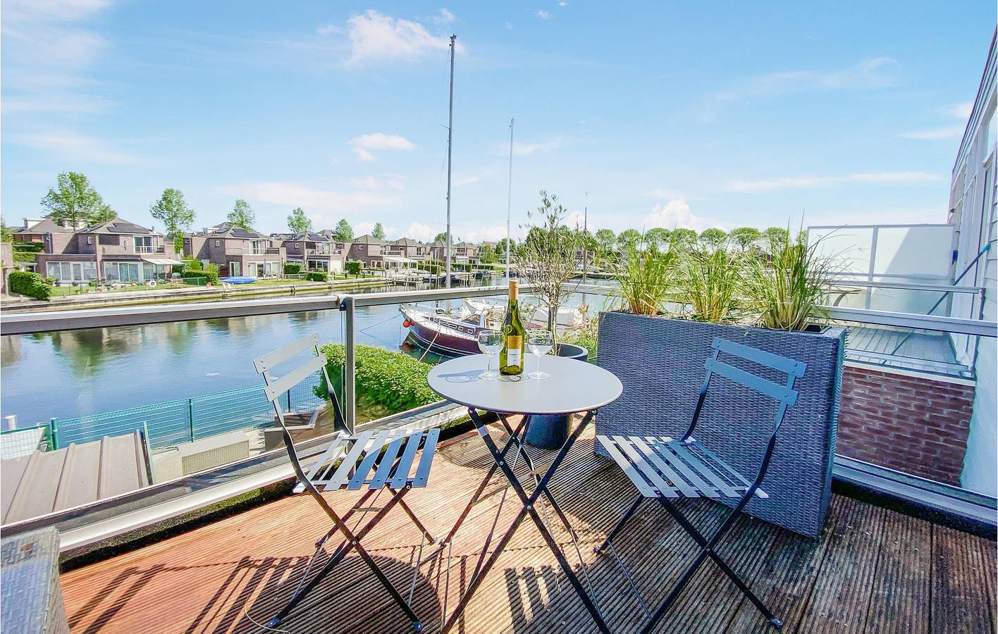 Ferienhaus für 4 Personen mit Terrasse in Oude-Tonge, Goeree-Overflakkee