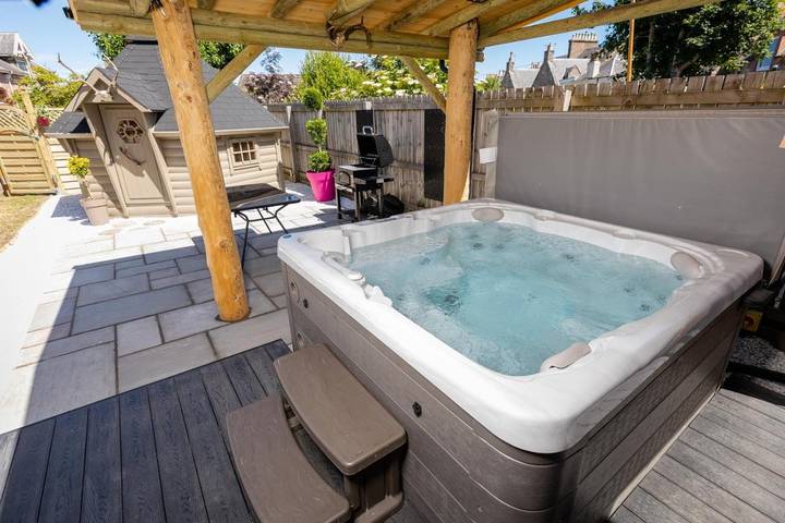 Apartamento para 9 personas, con Jacuzzi además de Terraza y Jardín en Inverness