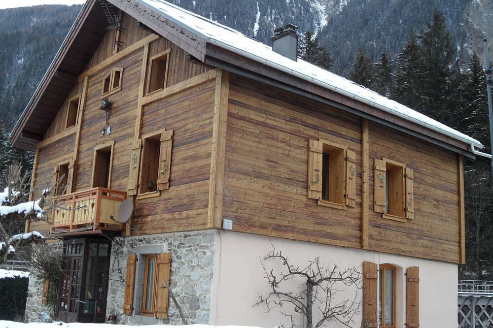 Appartement entier, Appartement en chalet situé à 2,5 km du centre de Chamonix, pour 2 à 4 personnes in Chamonix-Mont-Blanc, Massif du Mont-Blanc