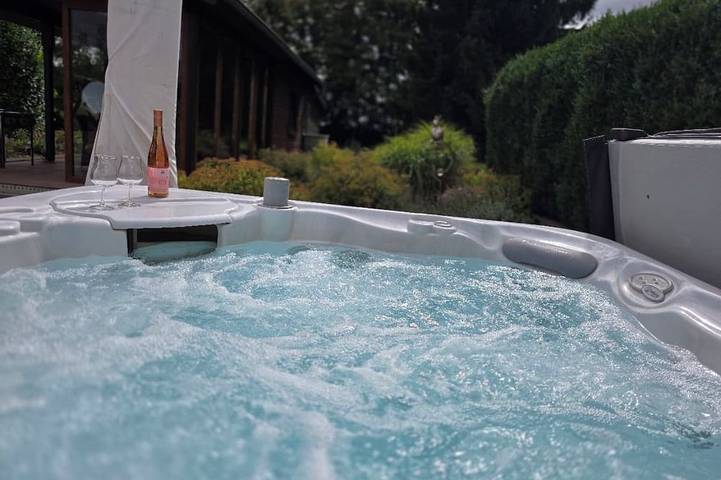 Ferienhaus für 8 Personen, mit Balkon und Whirlpool sowie Garten und Sauna in Kall
