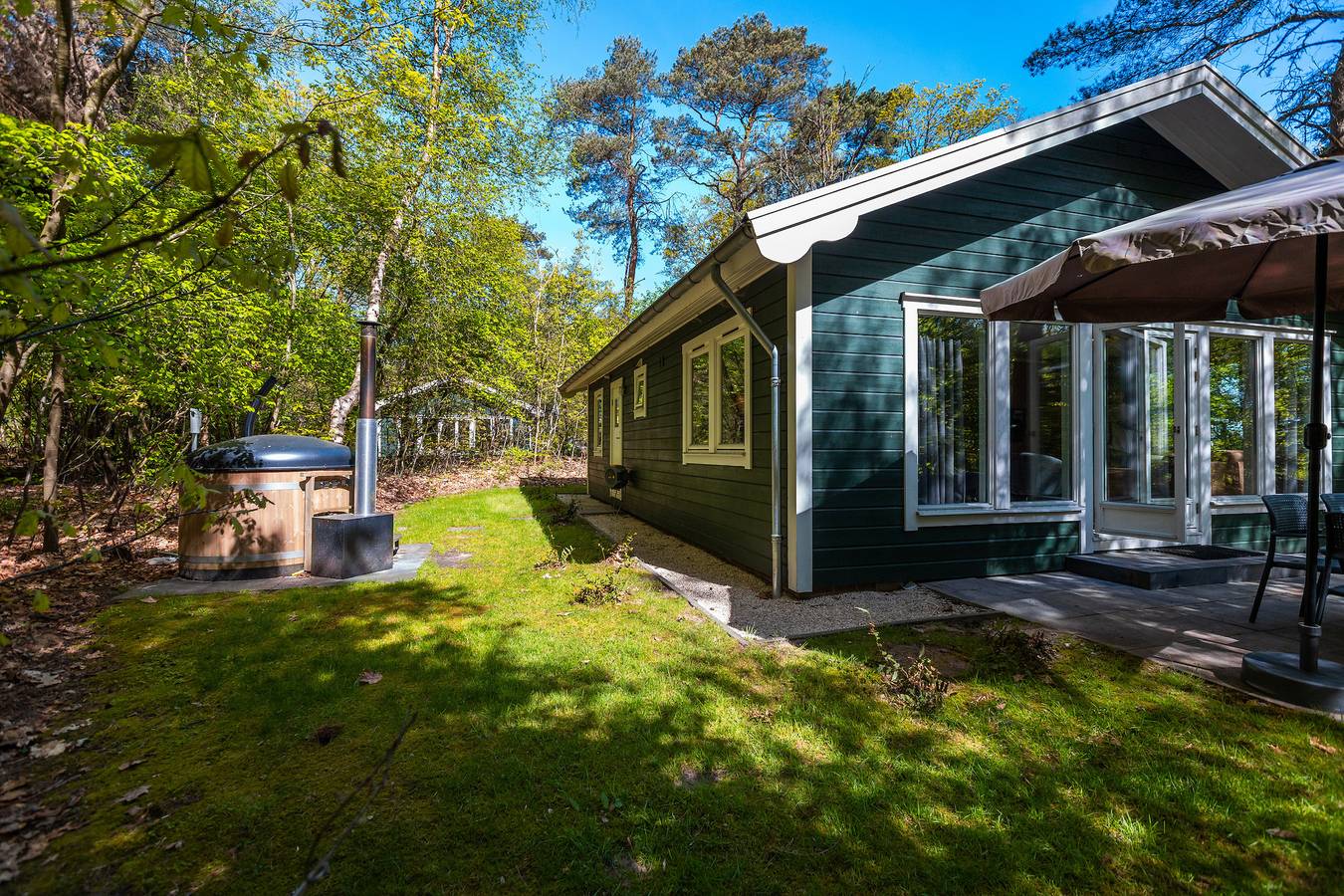 Vakantiepark De Wiltzangh — Vennenborg Lodge Met Hottub | 6 personen in Nationaal Park Dwingelderveld