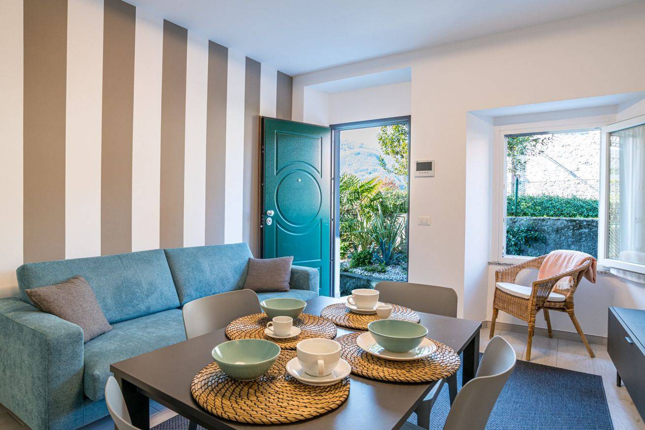 Ganze Wohnung, Ferienwohnung für 5 Personen mit Balkon/Terrasse in Lierna, Westliche Bergamo-Alpen