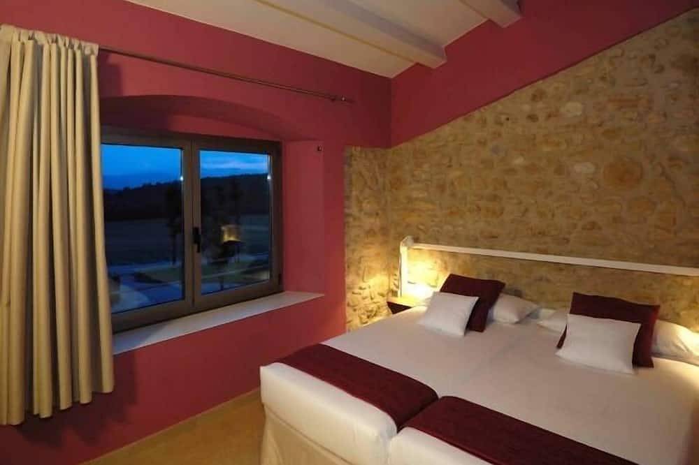 Excepcional casa rural aislada en paraje idílico  ideal para familias y grupos in Vilavenut, Fontcuberta