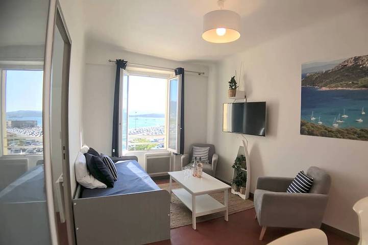 Ganze Wohnung, Sea view - T3 - 10 mn from station in Toulon, Mittelmeerküste (Frankreich)