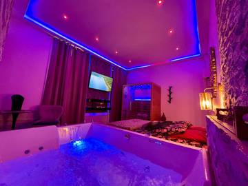 Gîte pour 2 personnes, avec sauna et jacuzzi dans Office De Tourisme De Dijon