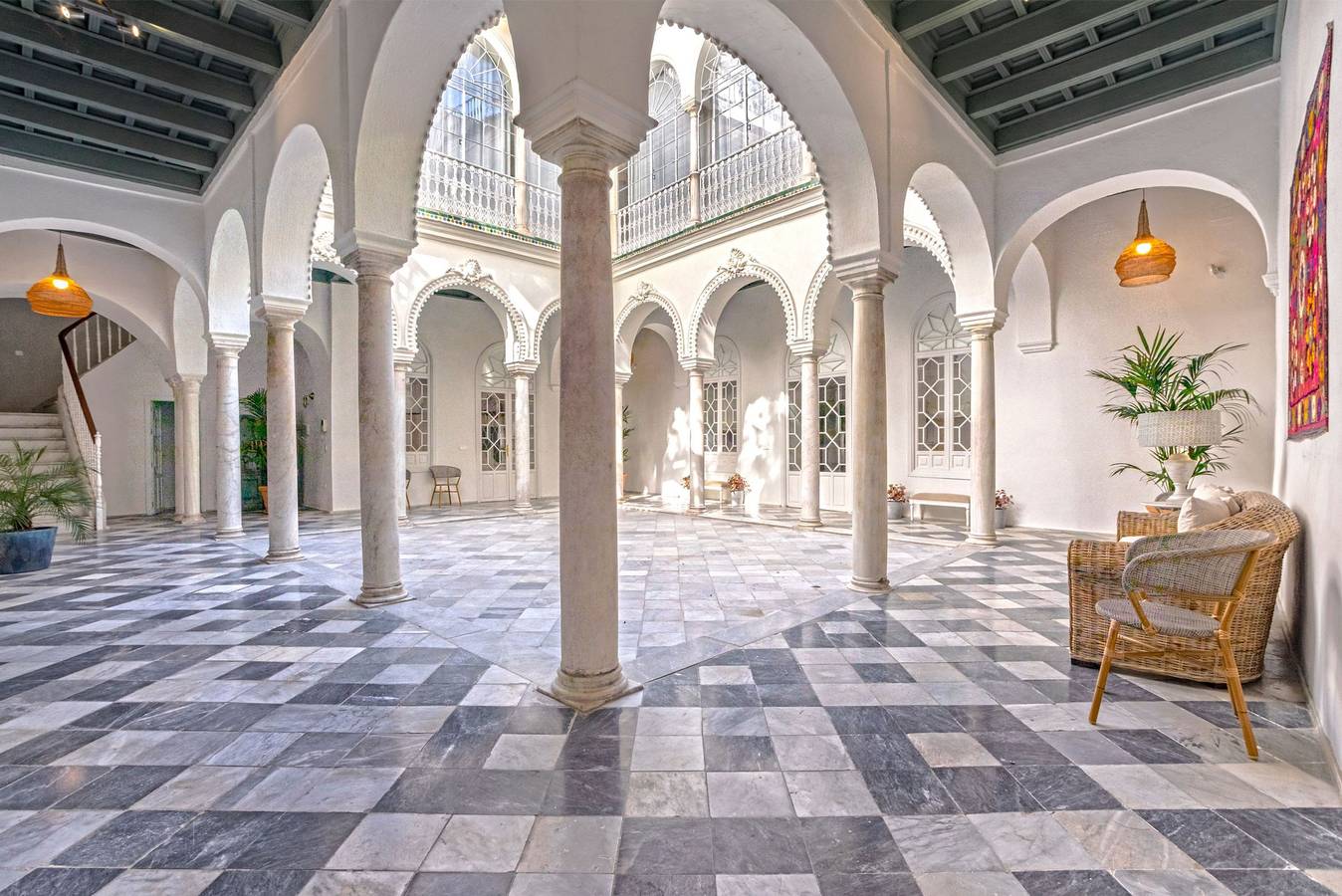 Unique Sevillian Palace-House in Santa Cruz. Abades Terrace in Casco Antiguo, Sevilla